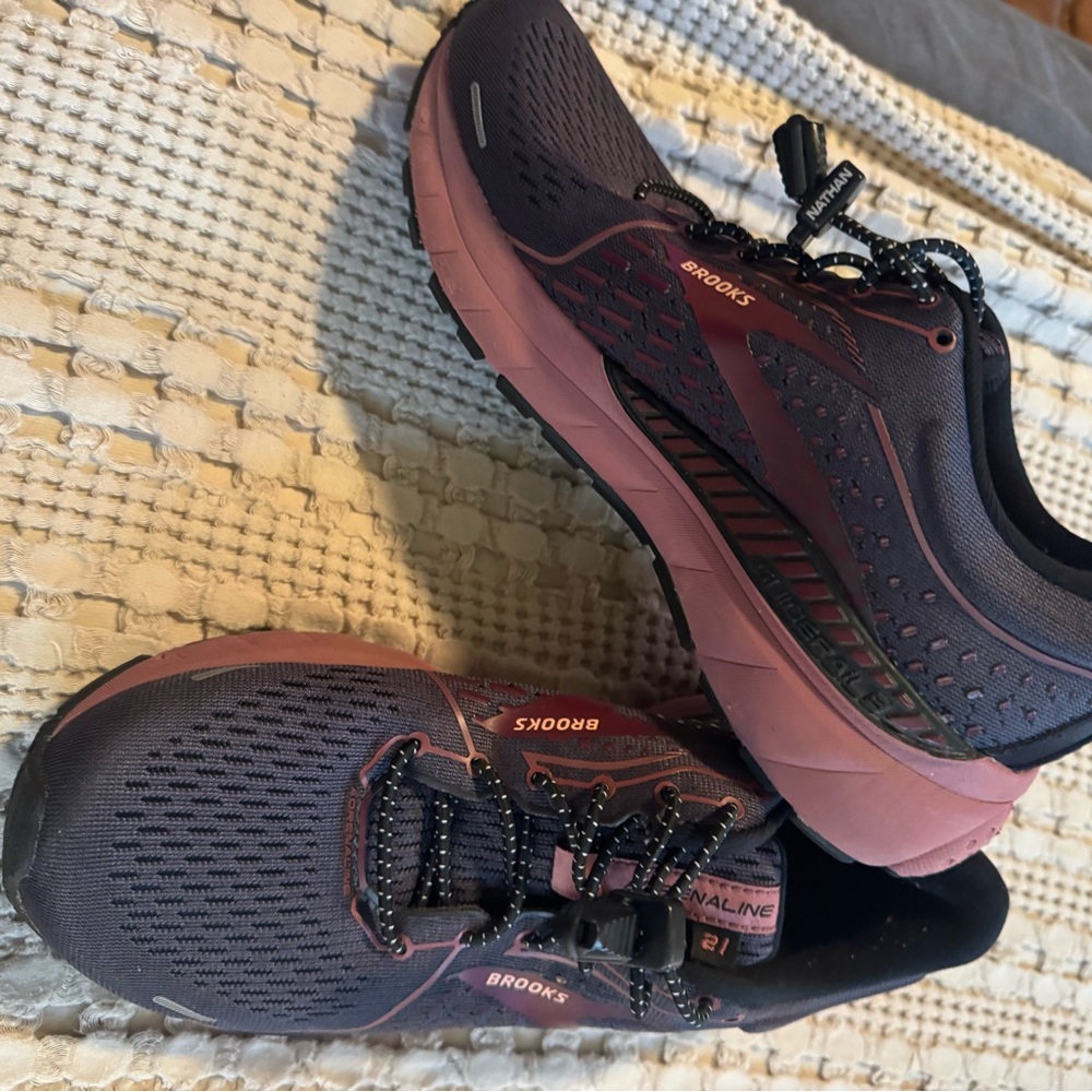 Brooks Women's Running Shoe - Charcoal & Dusty Rose - Picture 3 of 10